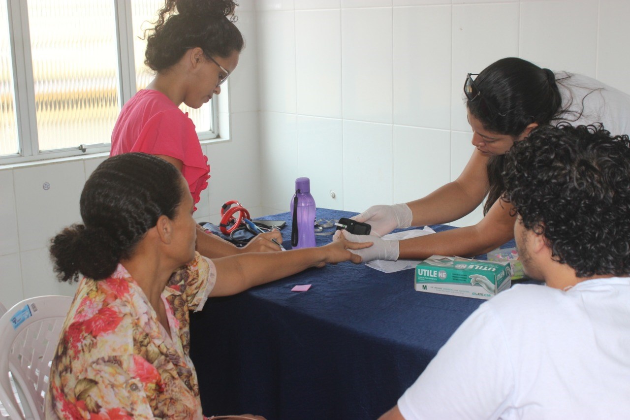 Camacã: PSFs Luís Pereira I e II comemoram Outubro Rosa com ações de saúde